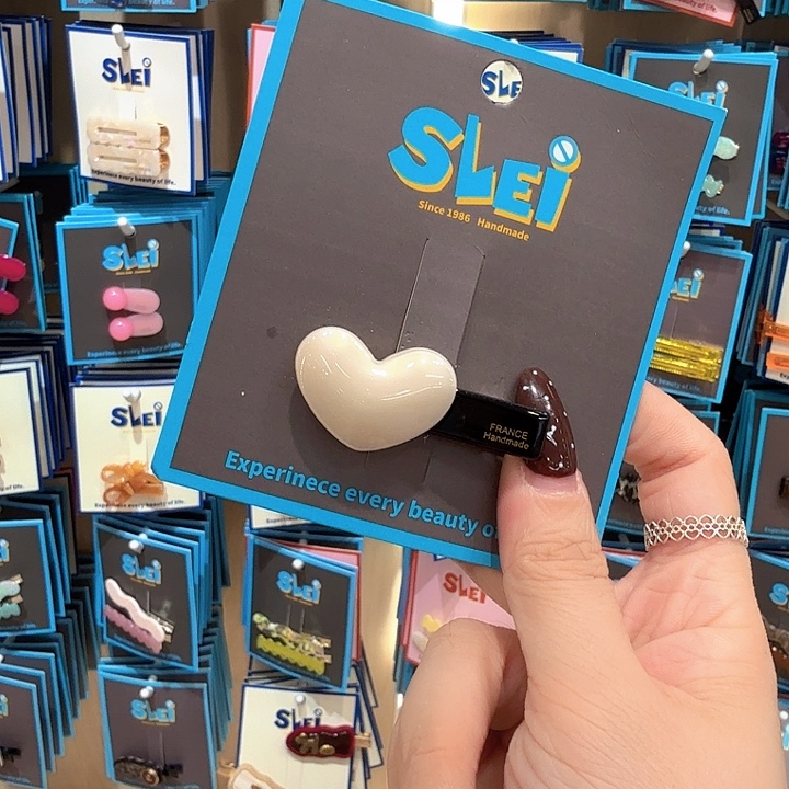 白色爱心鸭夹醋酸