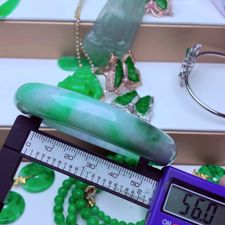 翡翠手镯未镶嵌手镯