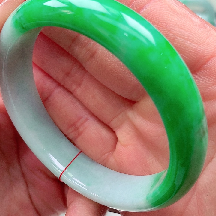 p***y翡翠未镶嵌手镯付定金20000元未付尾款33800