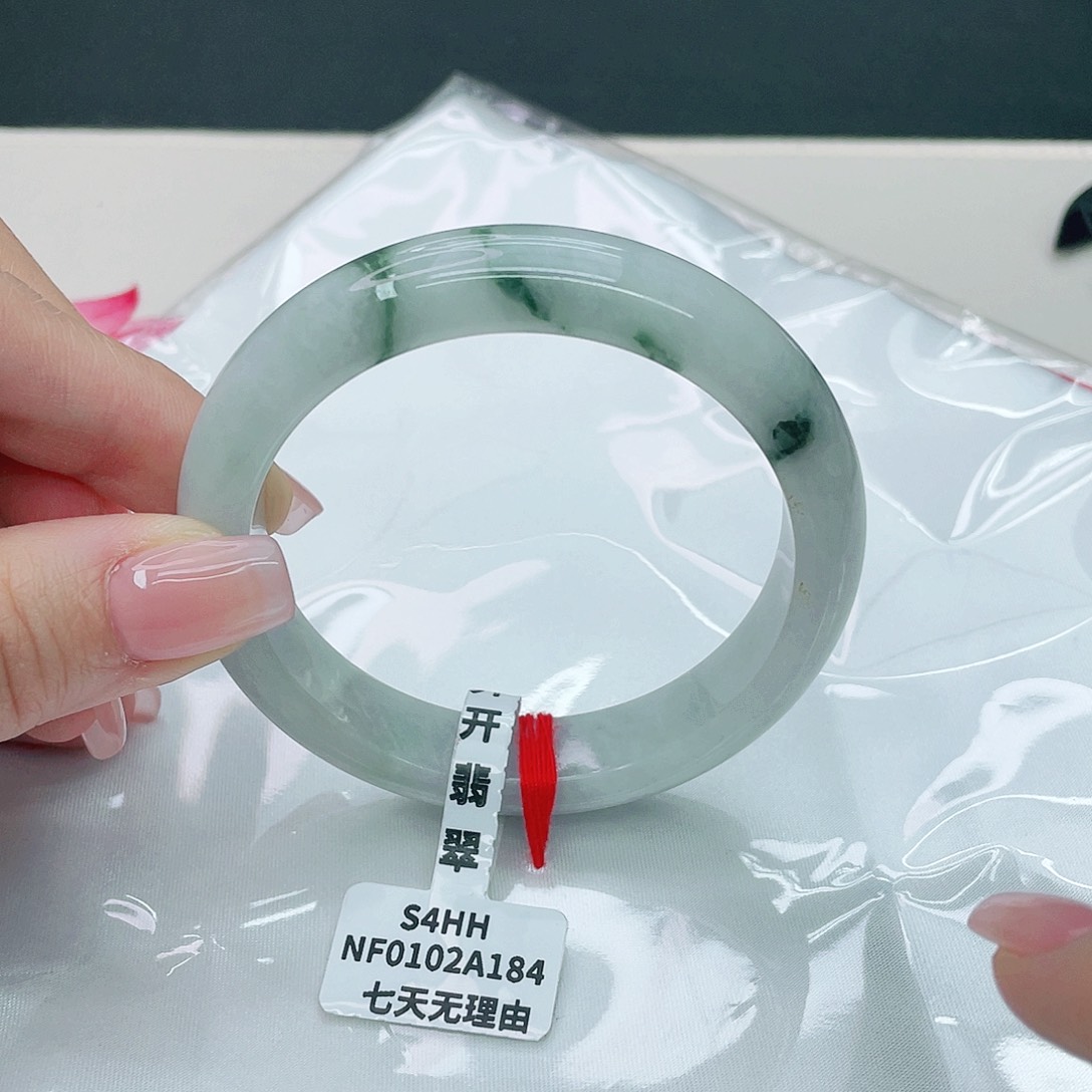 翡翠手镯未镶嵌正56.7