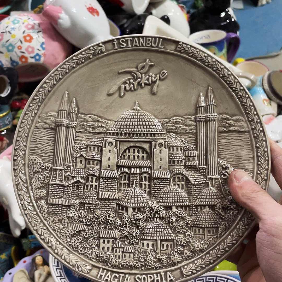 摆件  磕碰。封釉。        