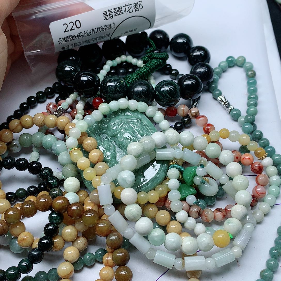 翡翠颈饰未镶嵌翡翠