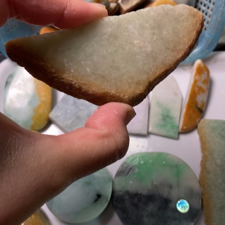 翡翠颈饰未镶嵌天然翡翠