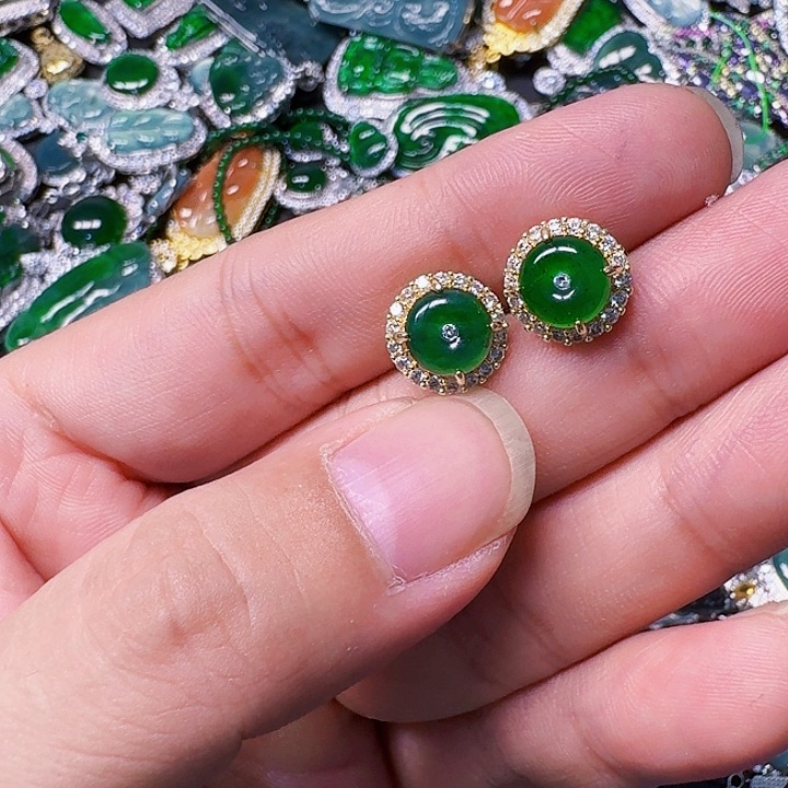 翡翠颈饰未镶嵌天然A货翡翠放漏