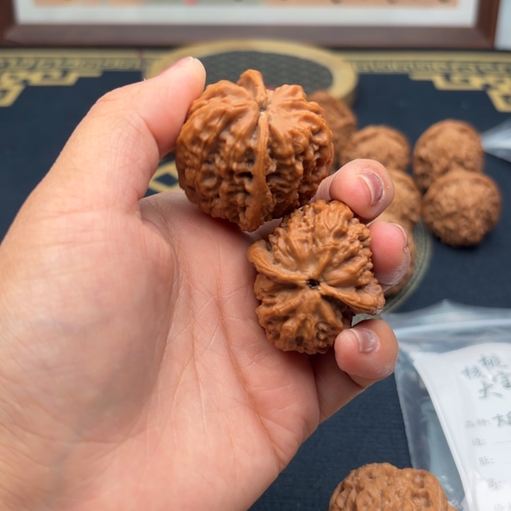 文玩核桃把件記**?观音