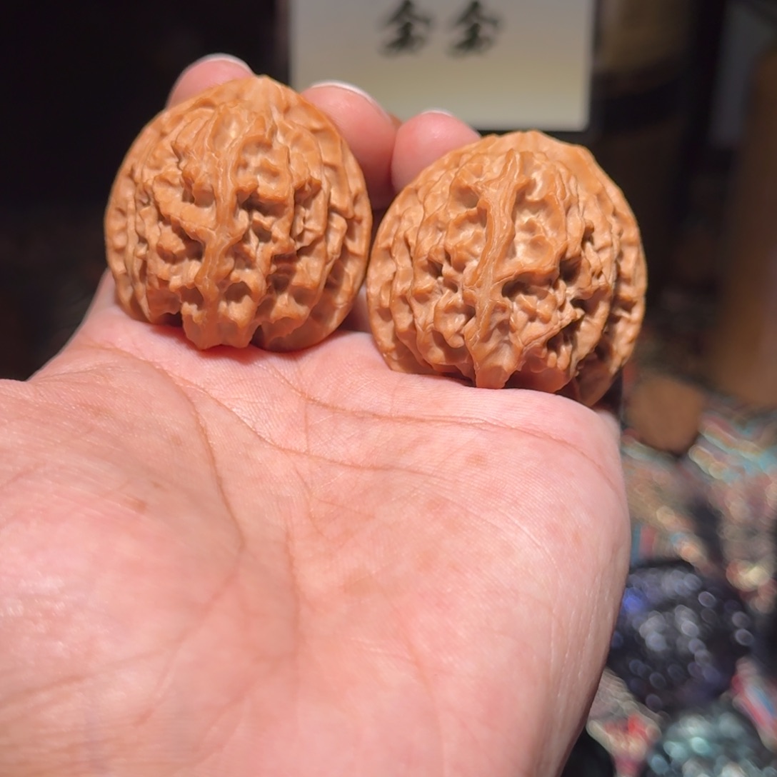 山***.文玩核桃把件1038原桩苹果园，尺寸41 39 40