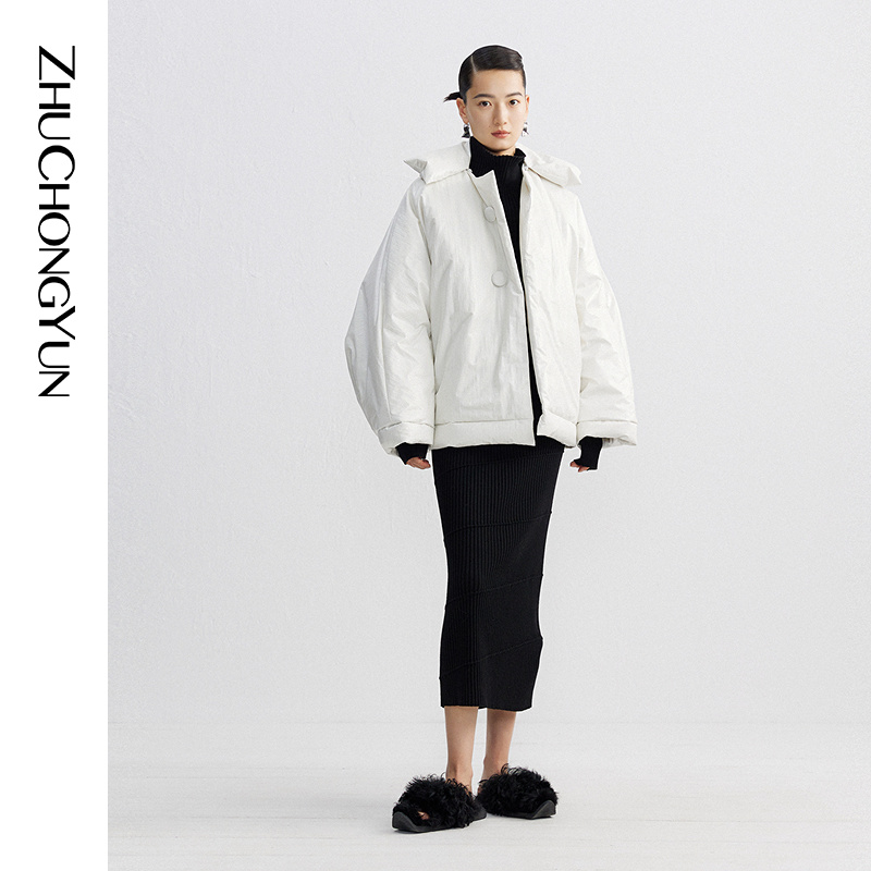 ZHUCHONGYUN2024冬新款简约优雅茧型袖白色宽松翻羽绒服C1EG4511Y