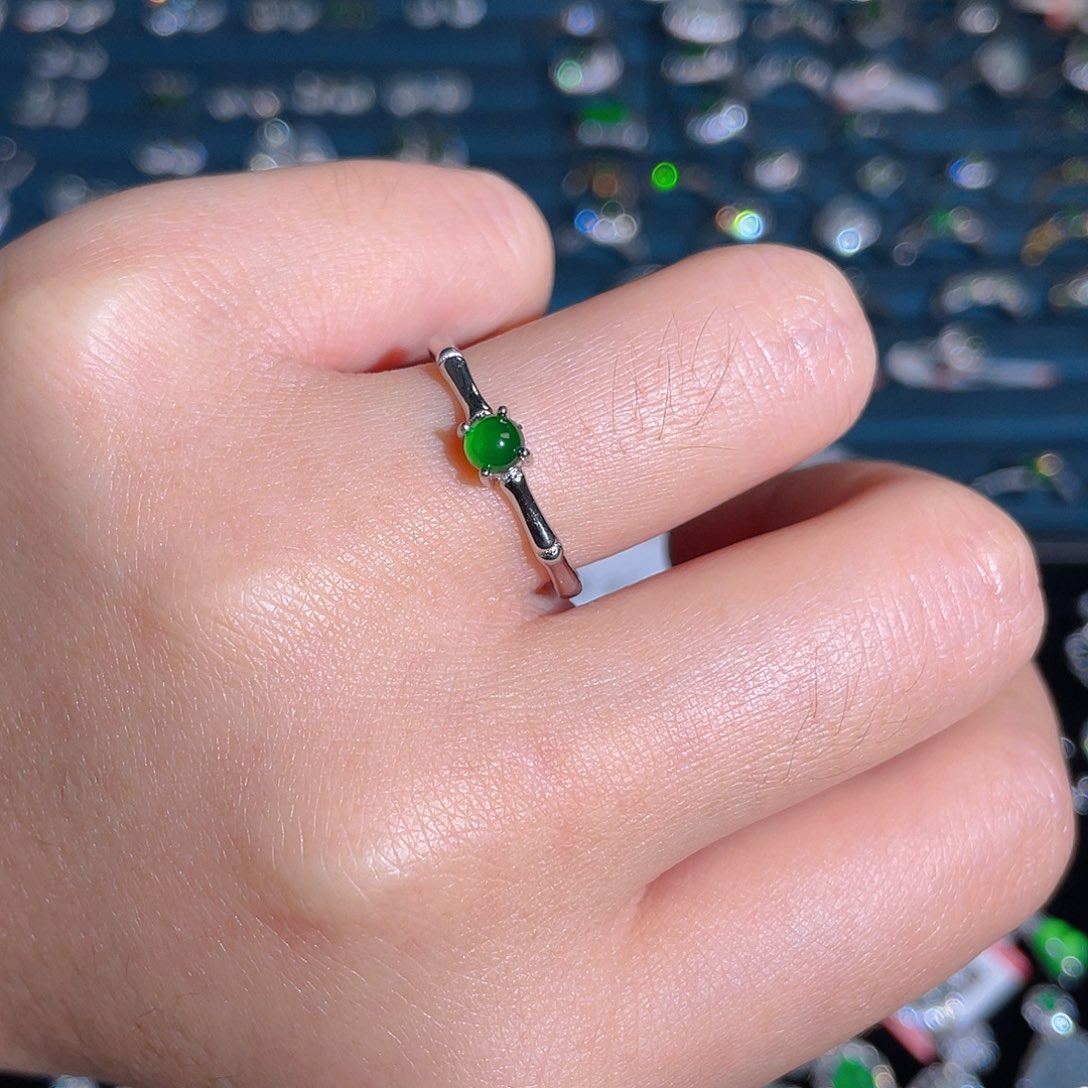 未镶嵌戒指翡翠戒指