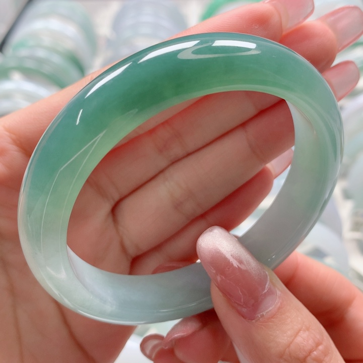 翡翠手镯未镶嵌毕业款冰半山水起胶渐变海蓝之谜湖水绿57.2