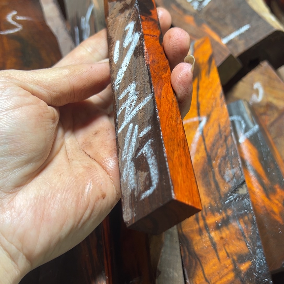 五***爱交趾黄檀（大红酸枝）