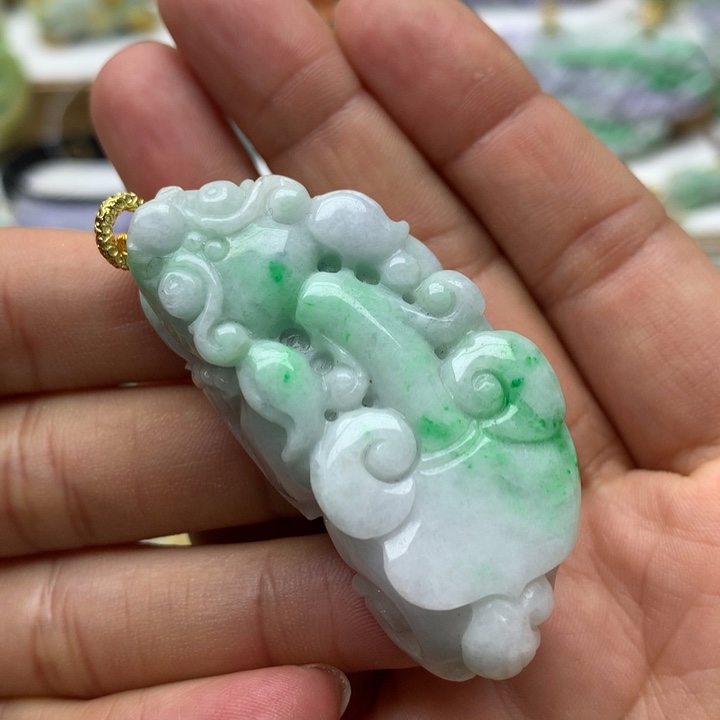 翡翠颈饰未镶嵌翡翠