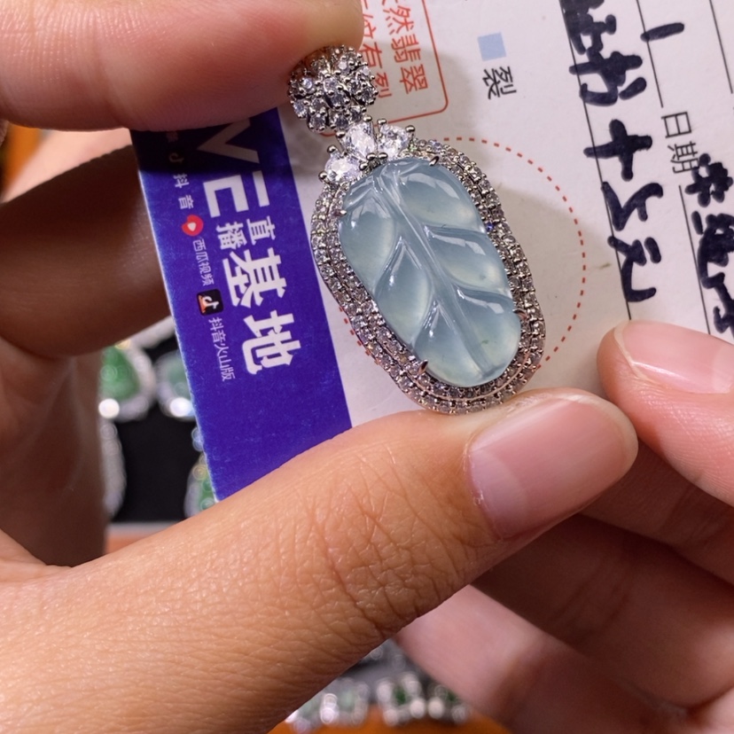 【闪购商品】翡翠颈饰未镶嵌天然