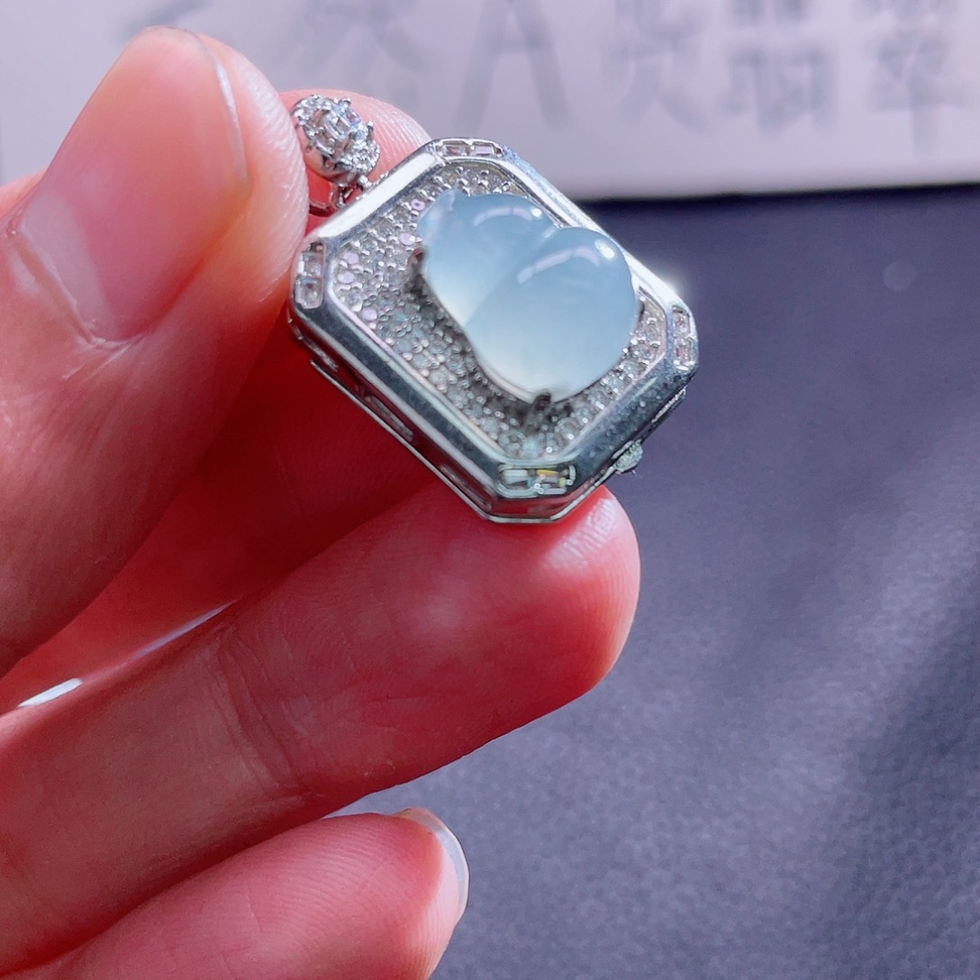 翡翠颈饰银S925镶嵌888888888