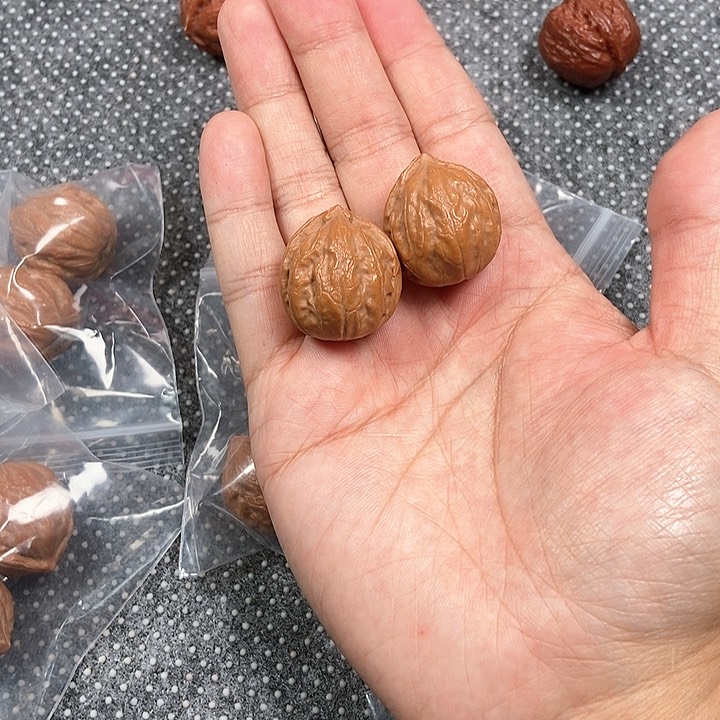 文玩核桃吊坠小油皮24