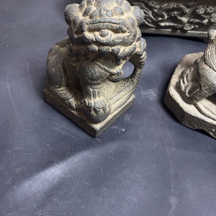 石材绿豆青案桌狮子完整