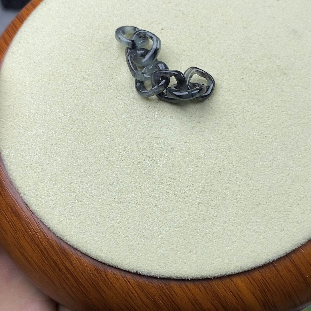 翡翠戒指未镶嵌乌鸡7环