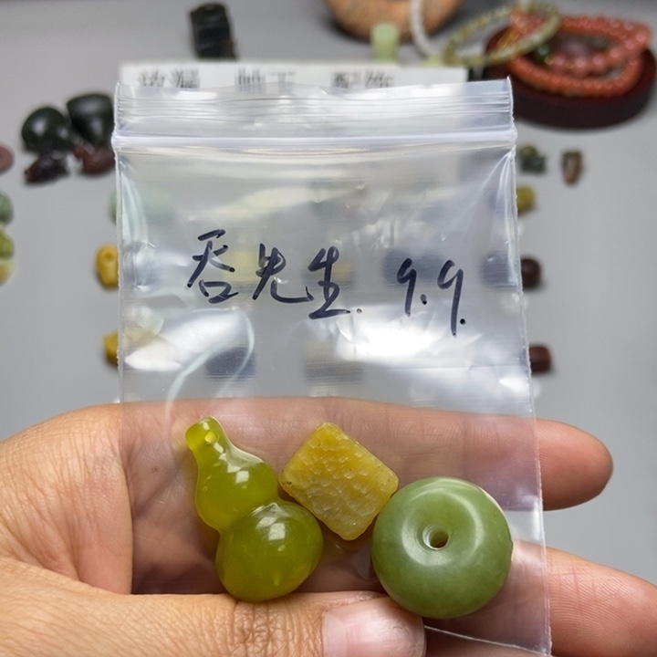 吞***生蛇纹石玉未镶嵌项链