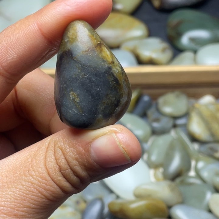 和田玉未镶嵌珠宝半成品