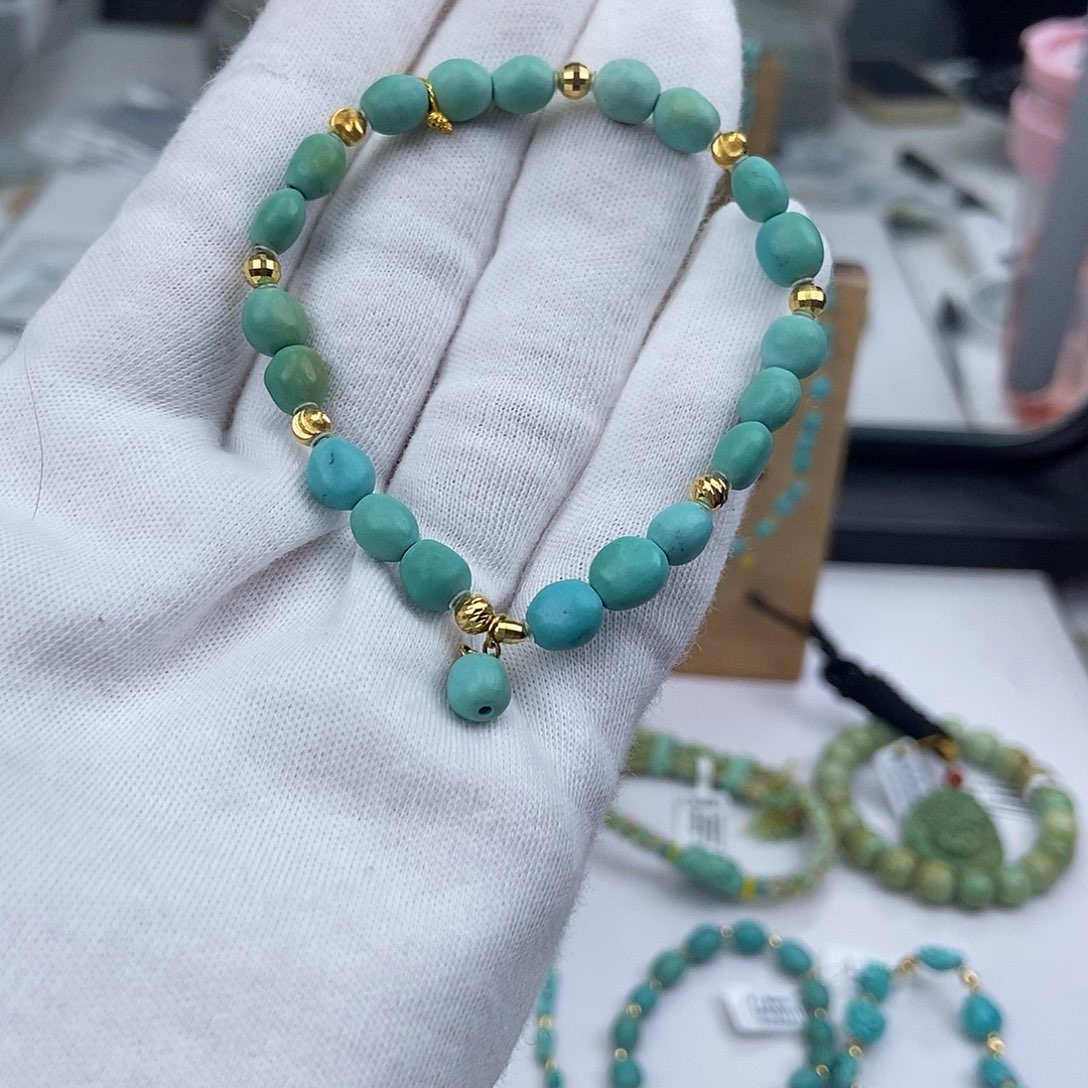 绿松石未镶嵌珠宝奇石