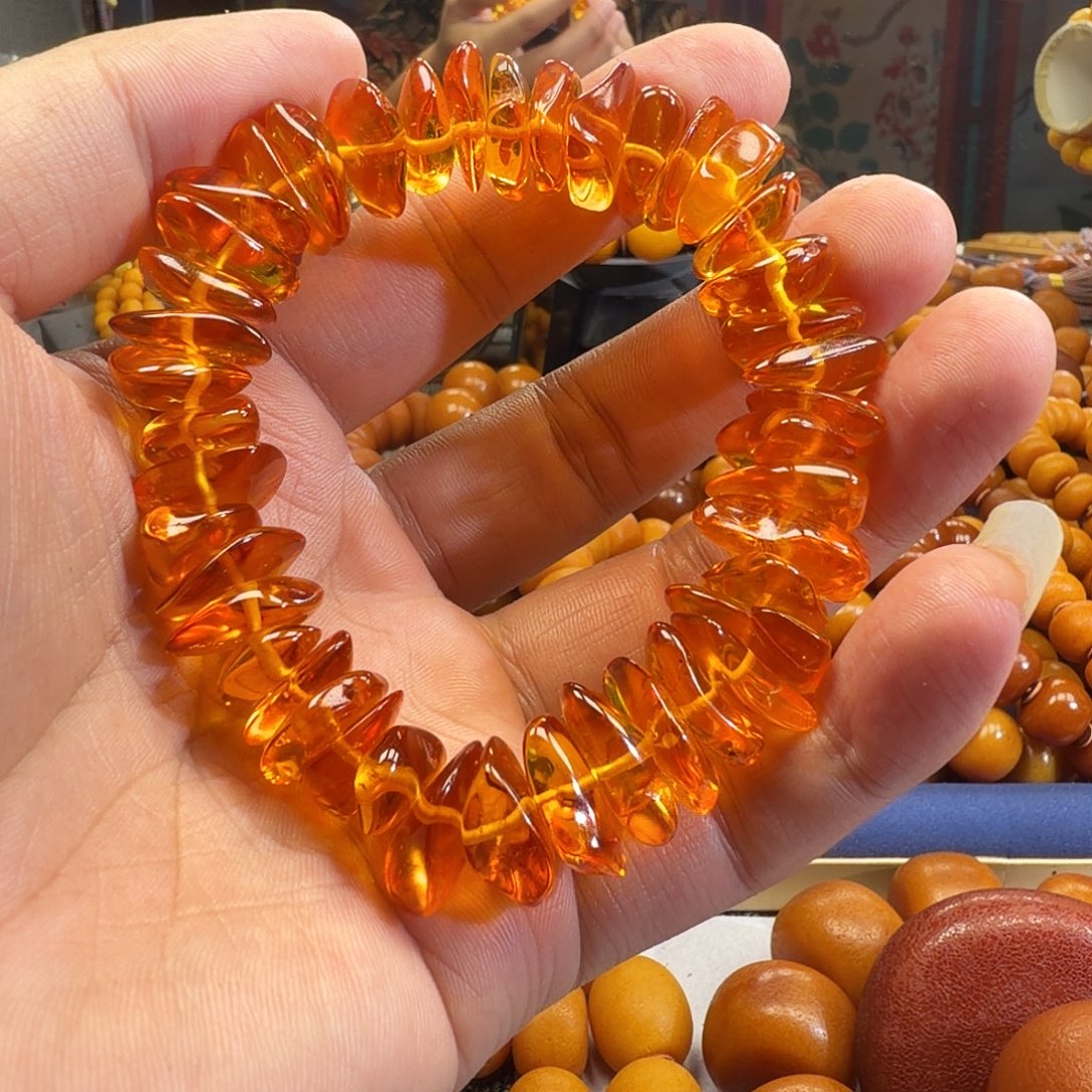 蜜蜡未镶嵌珠宝奇石