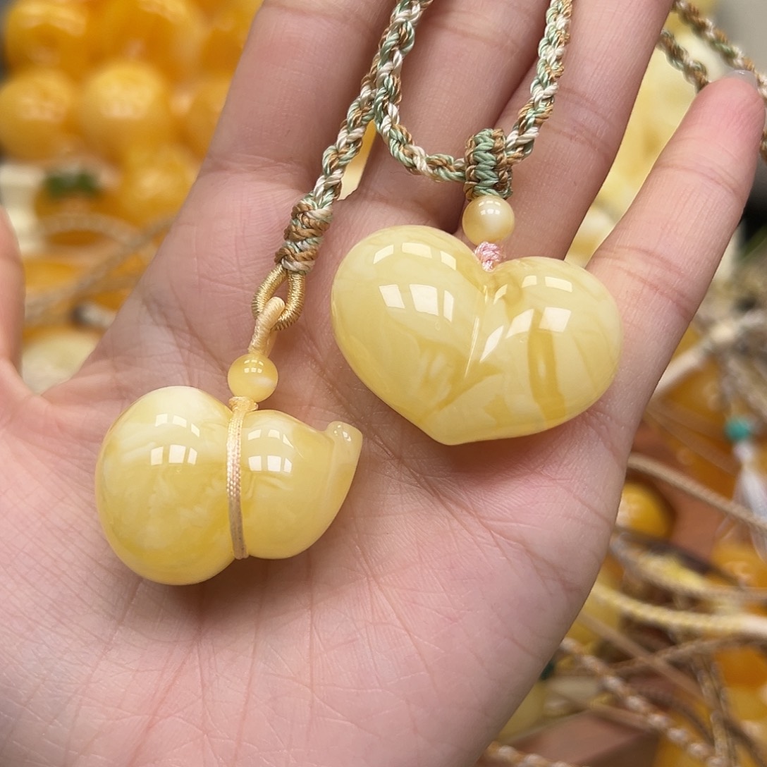 琥珀未镶嵌颈饰蜜蜡