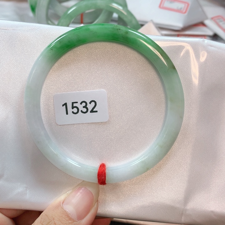 翡翠手镯未镶嵌姜*天然翡翠手镯58.3