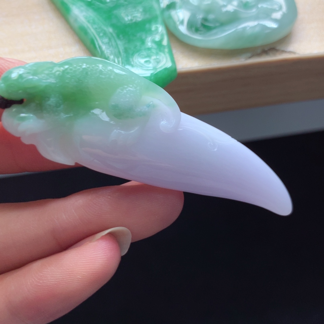 颈饰未镶嵌翡翠吊坠