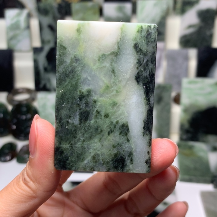 独山玉颈饰未镶嵌