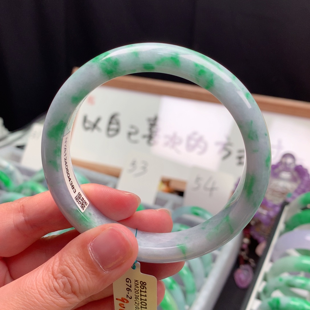 翡翠手镯未镶嵌缅甸