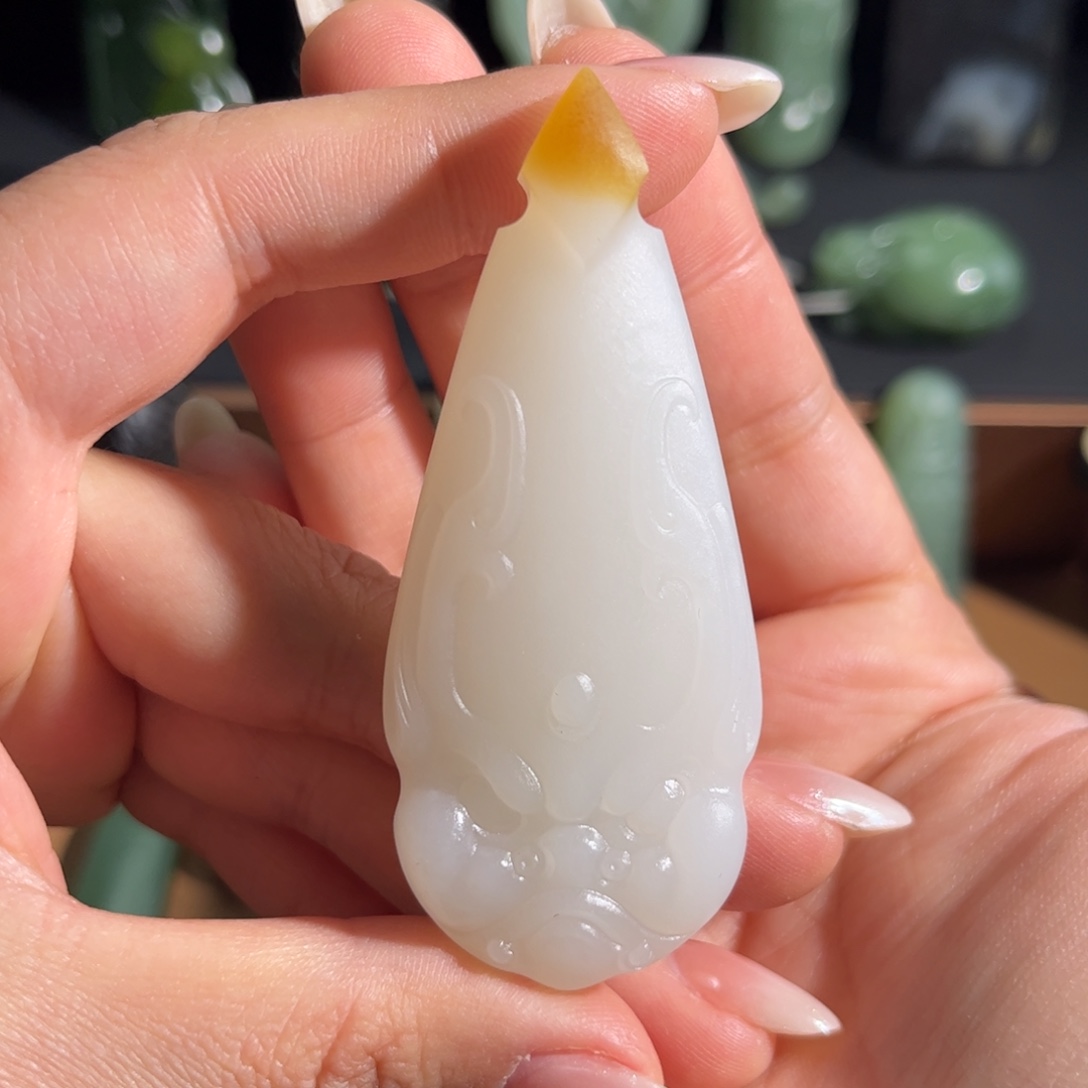 星***雨和田玉未镶嵌颈饰