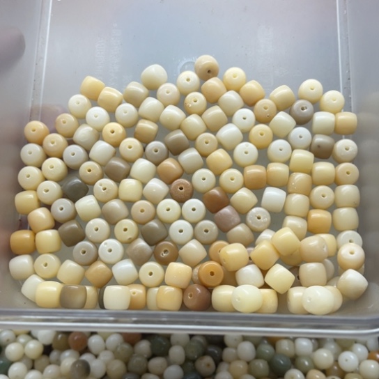 白玉菩提吊坠瑕疵11-10奶白直切150颗