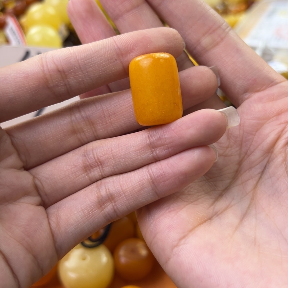 琥珀珠宝奇石未镶嵌