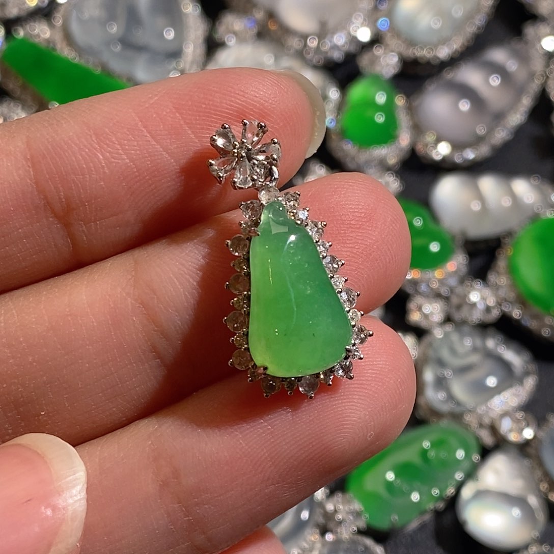 翡翠颈饰18K金镶嵌天然缅甸A货翡翠