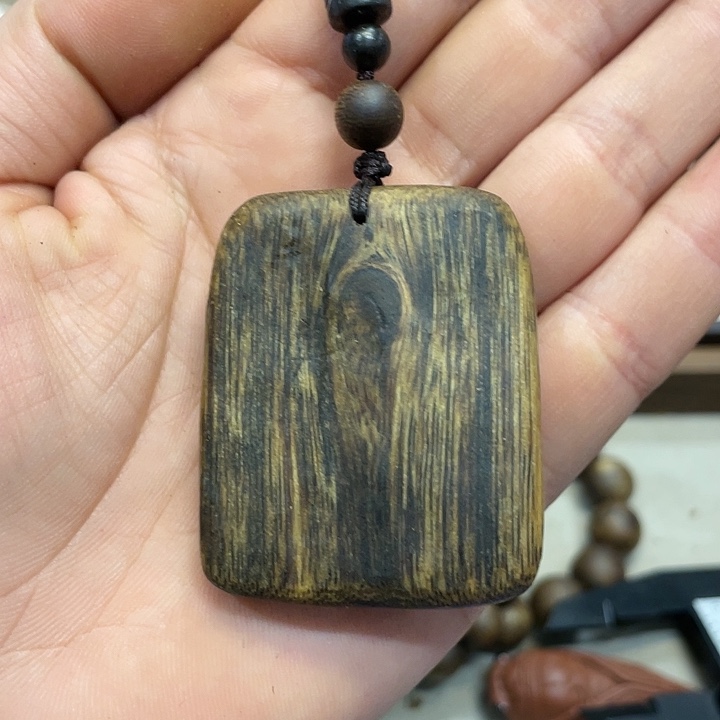 沉香吊坠奇楠挂件红油老料留疤13克