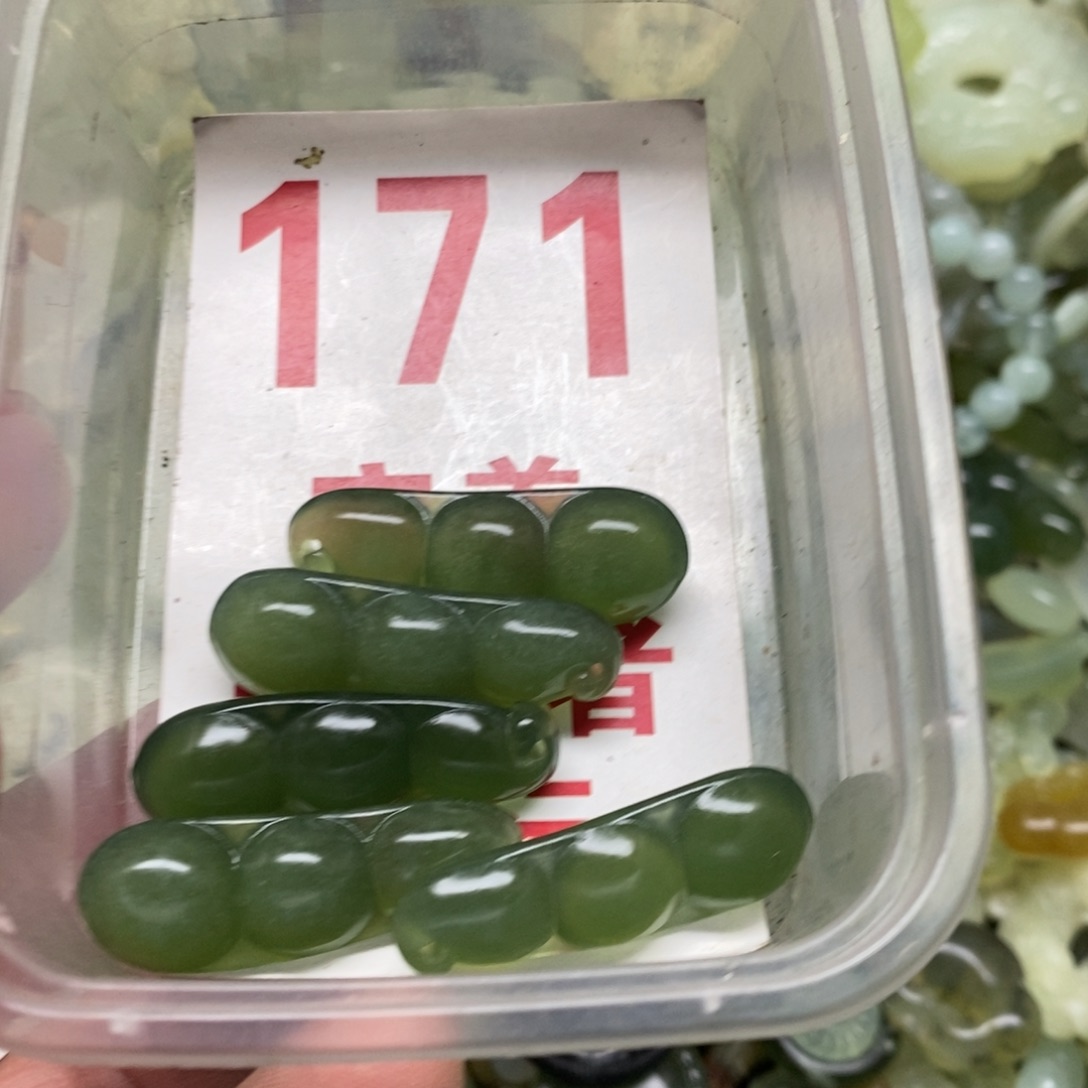 蛇纹石玉挂坠未镶嵌