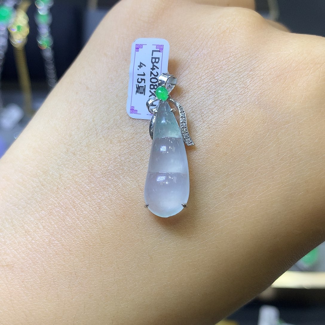 翡翠18K金镶嵌颈饰翡翠