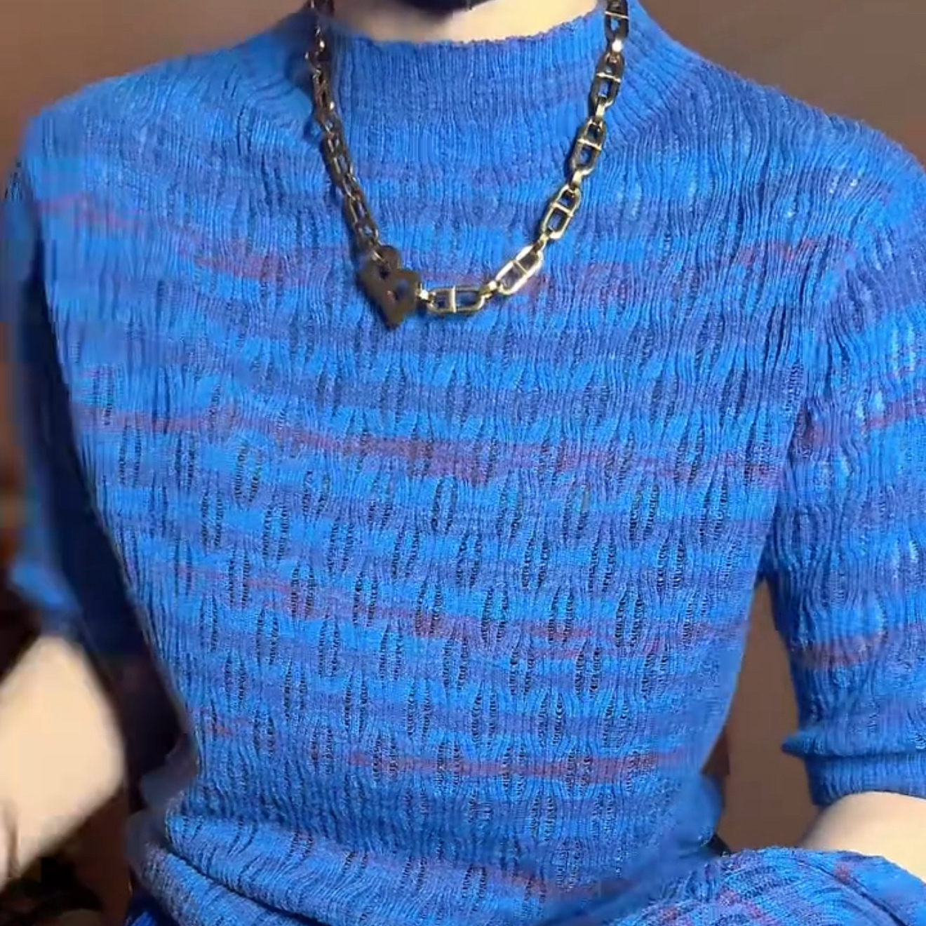 雾霾蓝针织显瘦弹力轻肤焕彩毛衣小衫