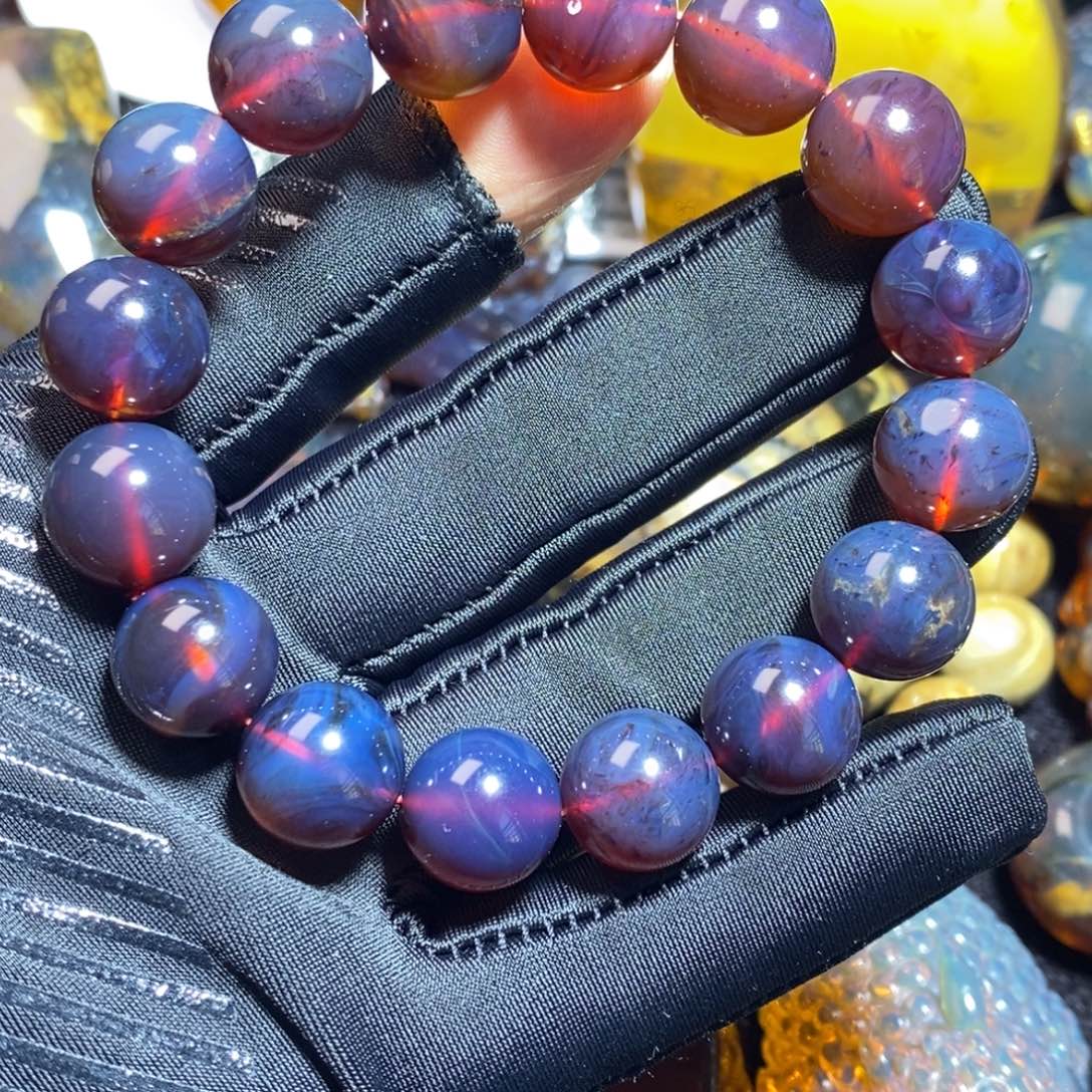 夏***麟琥珀未镶嵌裸石。。。