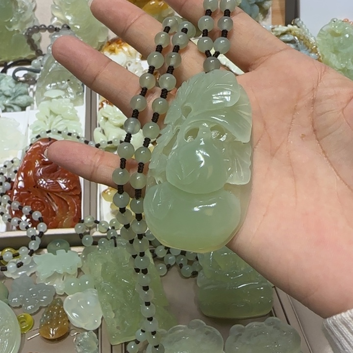 蛇纹石玉吊坠未镶嵌