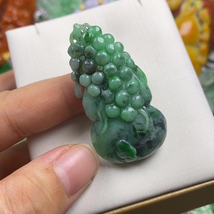 翡翠未镶嵌吊坠(赠链)