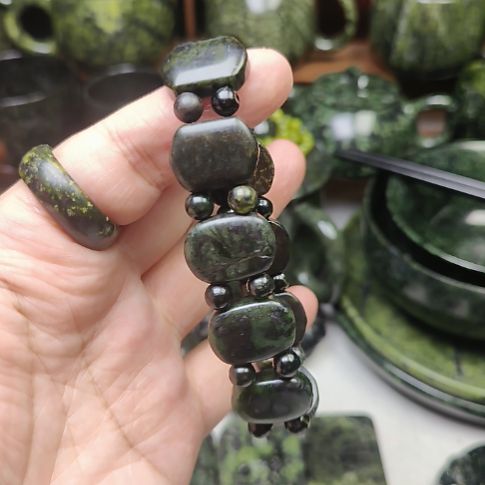 蛇纹石玉合金手牌