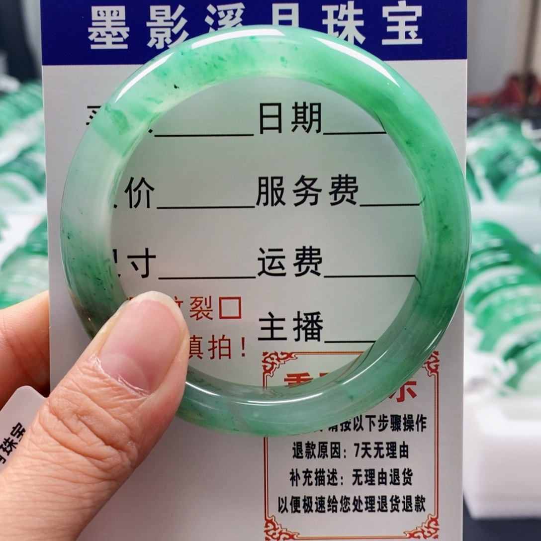 未镶嵌手镯石英质玉手镯