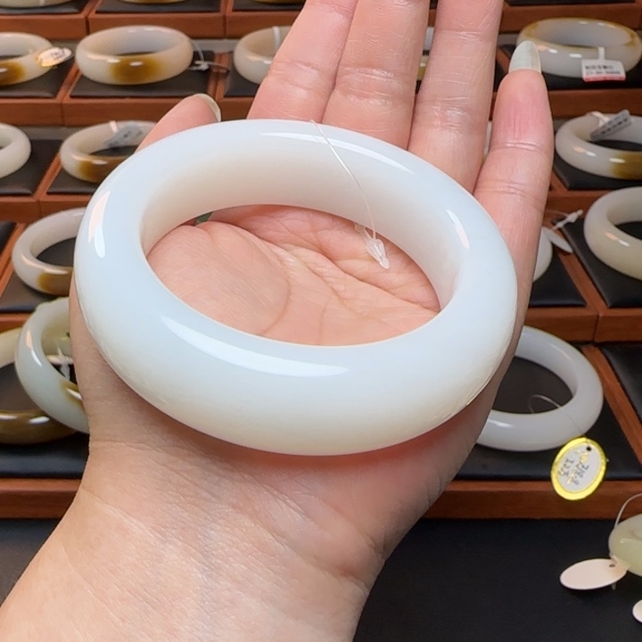 和田玉未镶嵌手镯