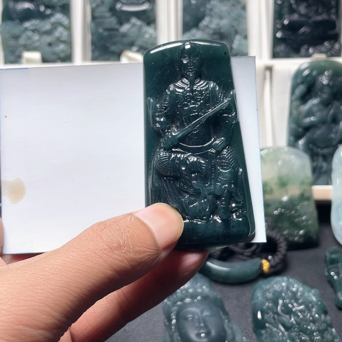 翡翠未镶嵌颈饰真武大帝