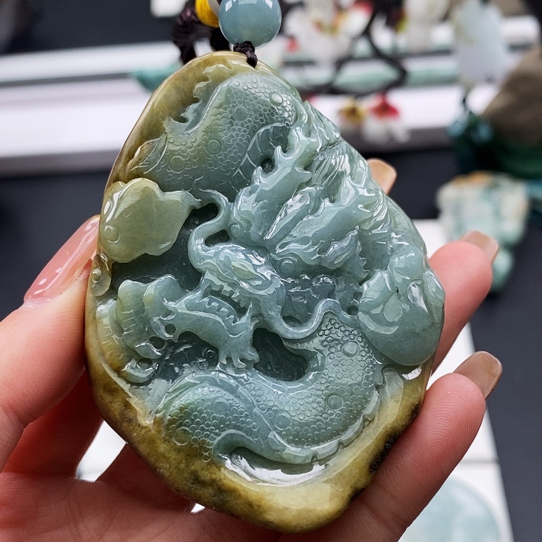 翡翠颈饰未镶嵌汉*翡翠