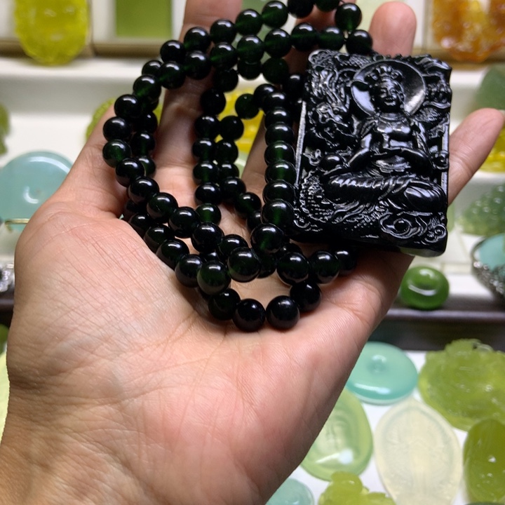 湖***峰蛇纹石玉未镶嵌颈饰