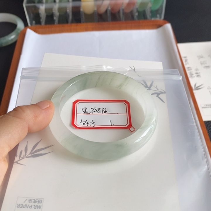 遥***及未镶嵌手镯石英质玉