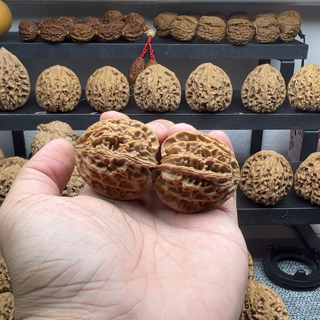 今***八文玩核桃吊坠苹果园