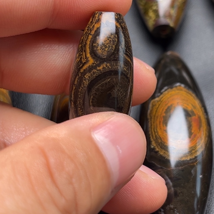 栖***迟查罗石未镶嵌颈饰