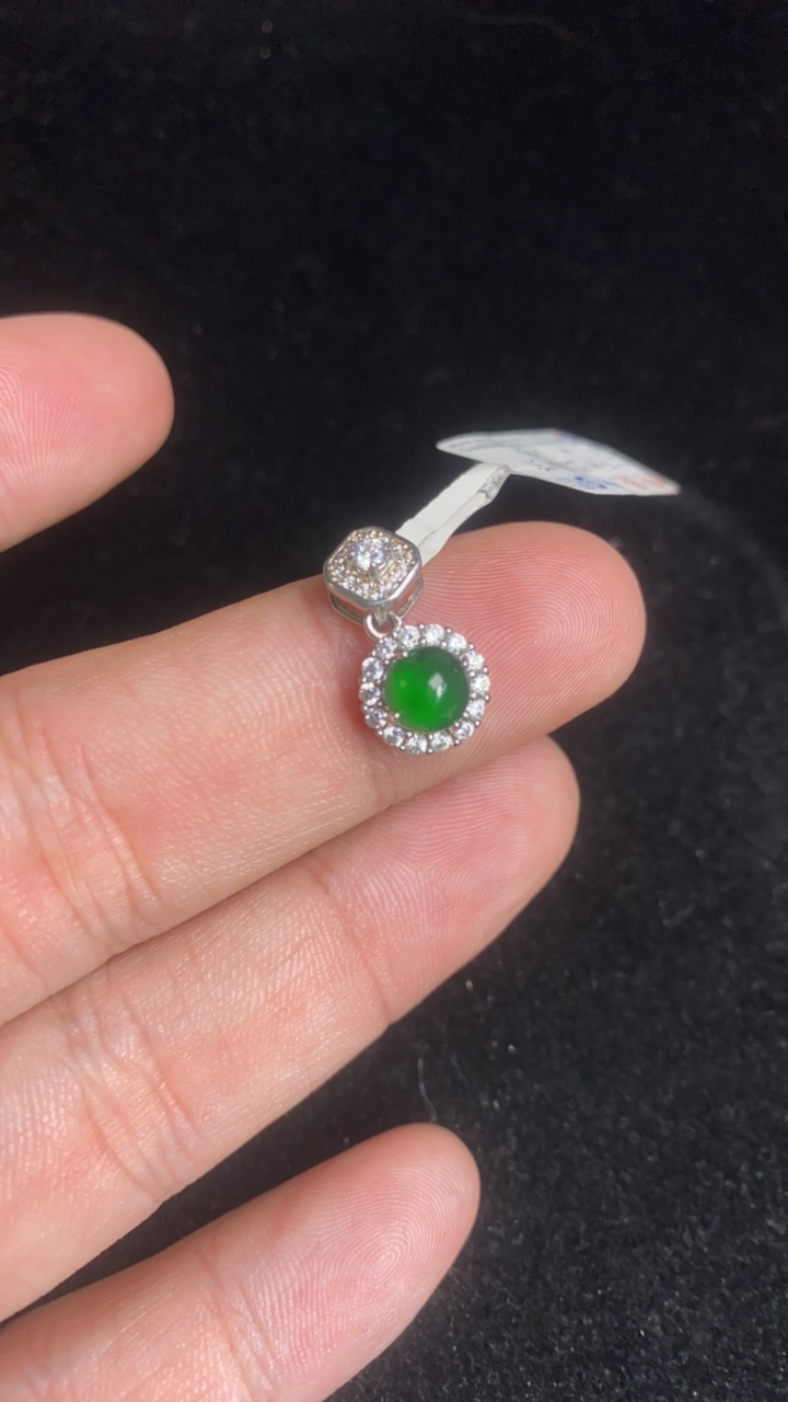 天然A货绿蛋吊坠